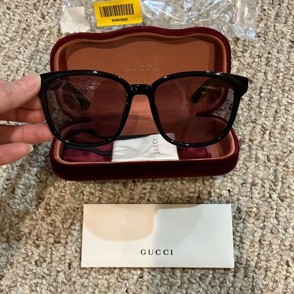 Gucci-Logo GG0637SK 003 Sunglasses Men's Black/Grey Lens Rectangular 56mm - Picture 1 of 13